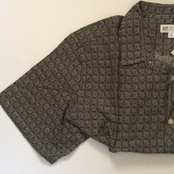 New GAP Men’s Straight Fit Button Up Short Sleeve Island Diamond Print Shirt - Picture 3 of 5